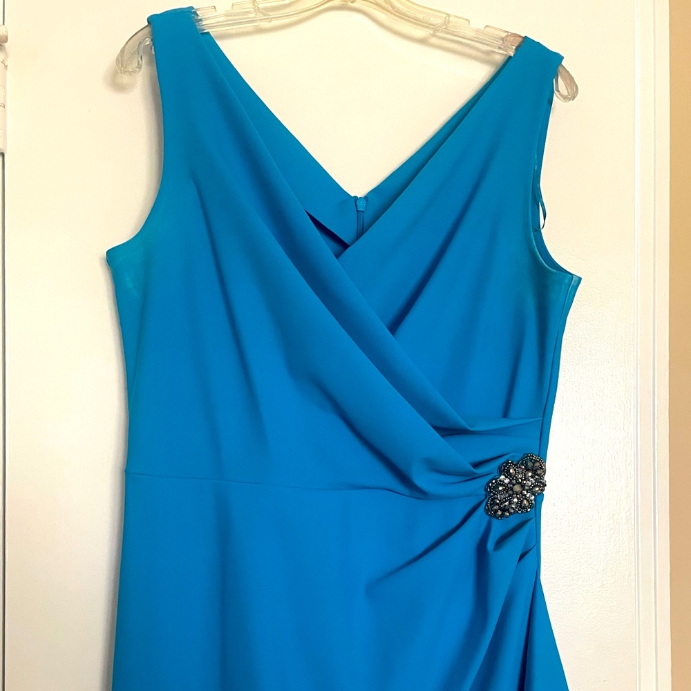 Beautiful blue cocktail dress, worn only once for a wedding.